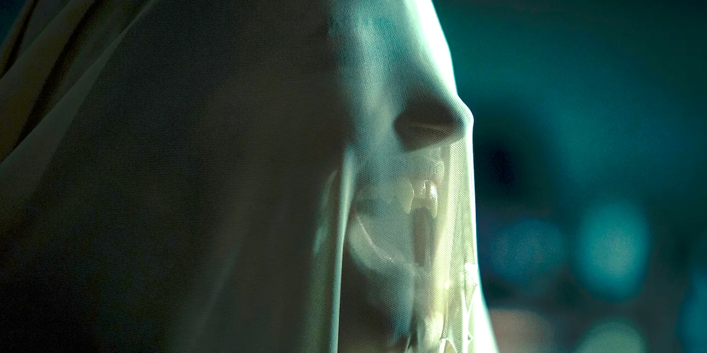 A female vampire under a shroud shows her teeth in Salem's Lot 2024 Image