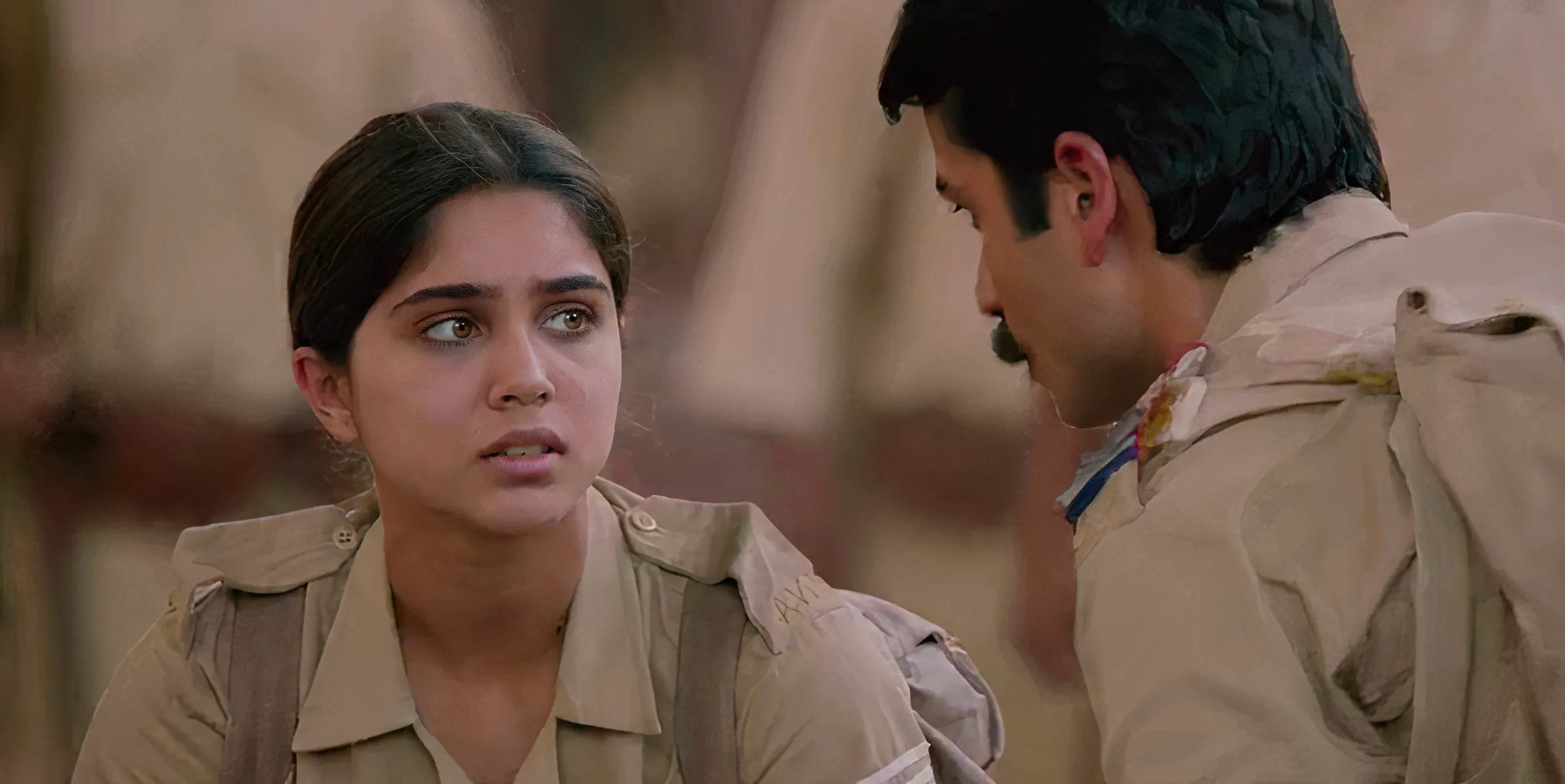 A male and female soldier talking in the Hindi series The Forgotten Army Image