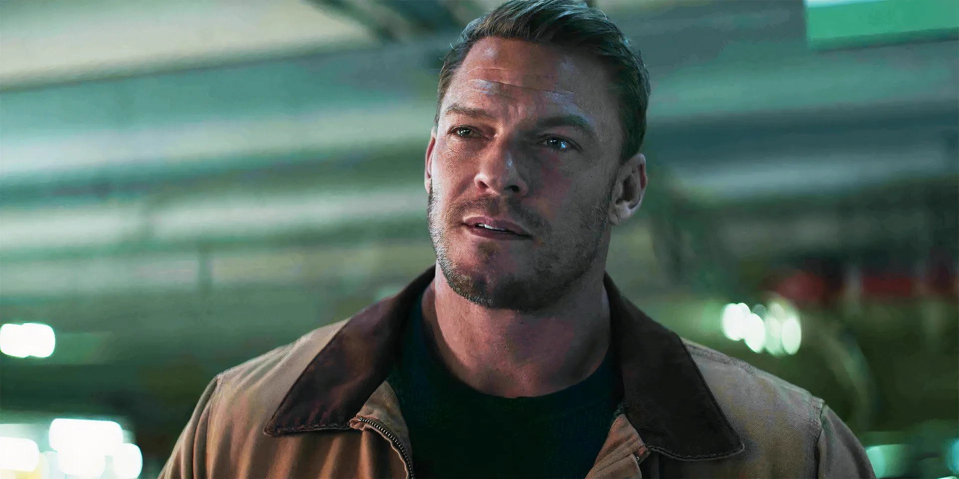 Alan Ritchson as Reacher looking imposing in Jack Reacher season 2 episode 2 Image