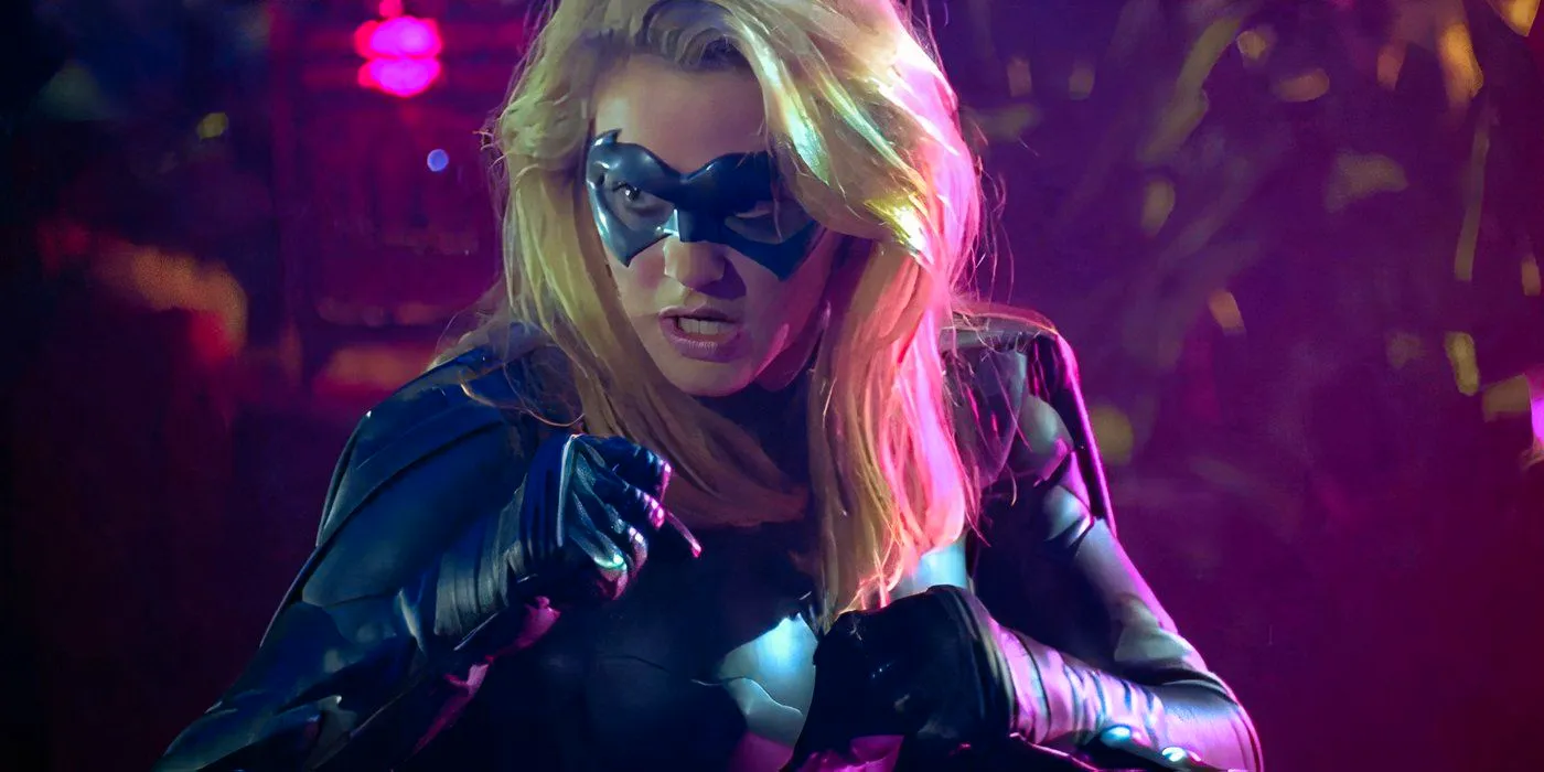 Alicia Silverstone as Batgirl fighting in Batman & Robin Image