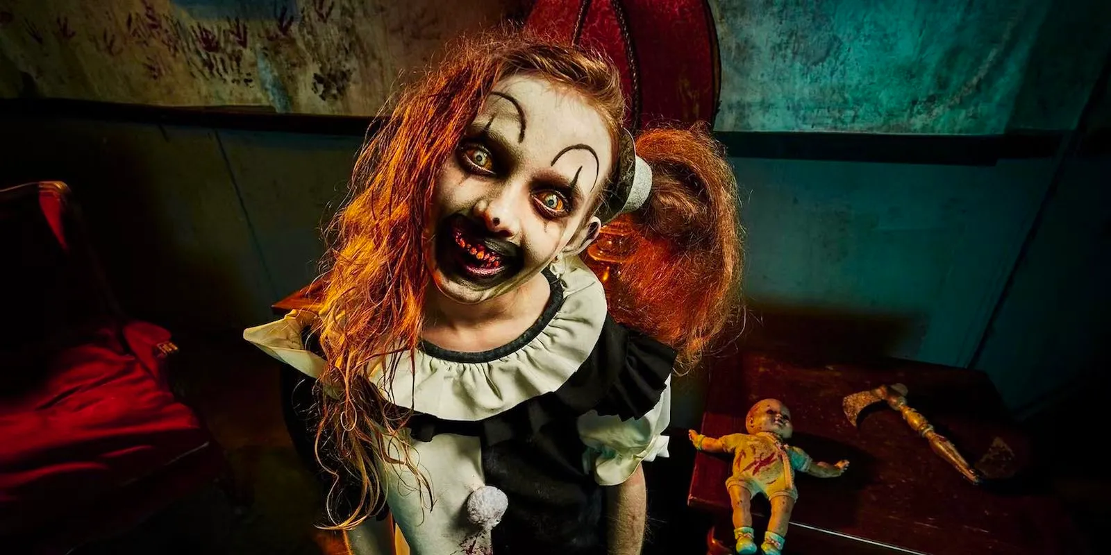 Amelie McLain as The Little Pale Girl smiling in Terrifier 2 Image