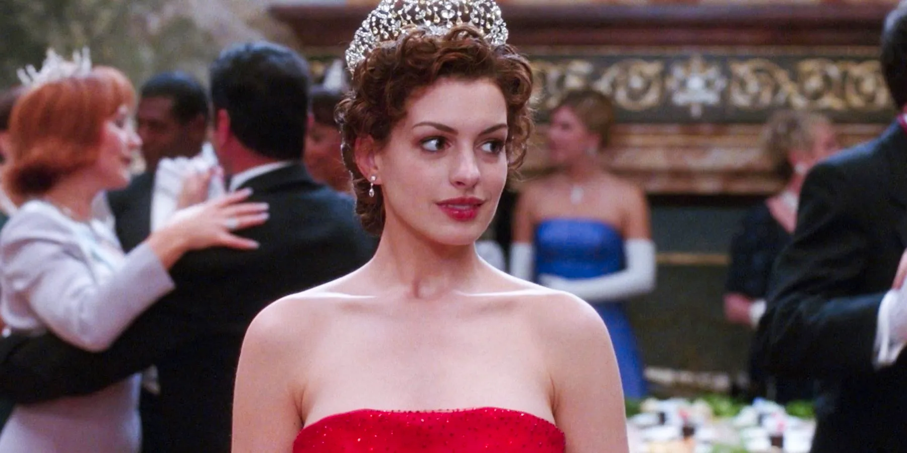 Anne Hathaway smiling with crown as Mia in Princess Diaries 2 Image