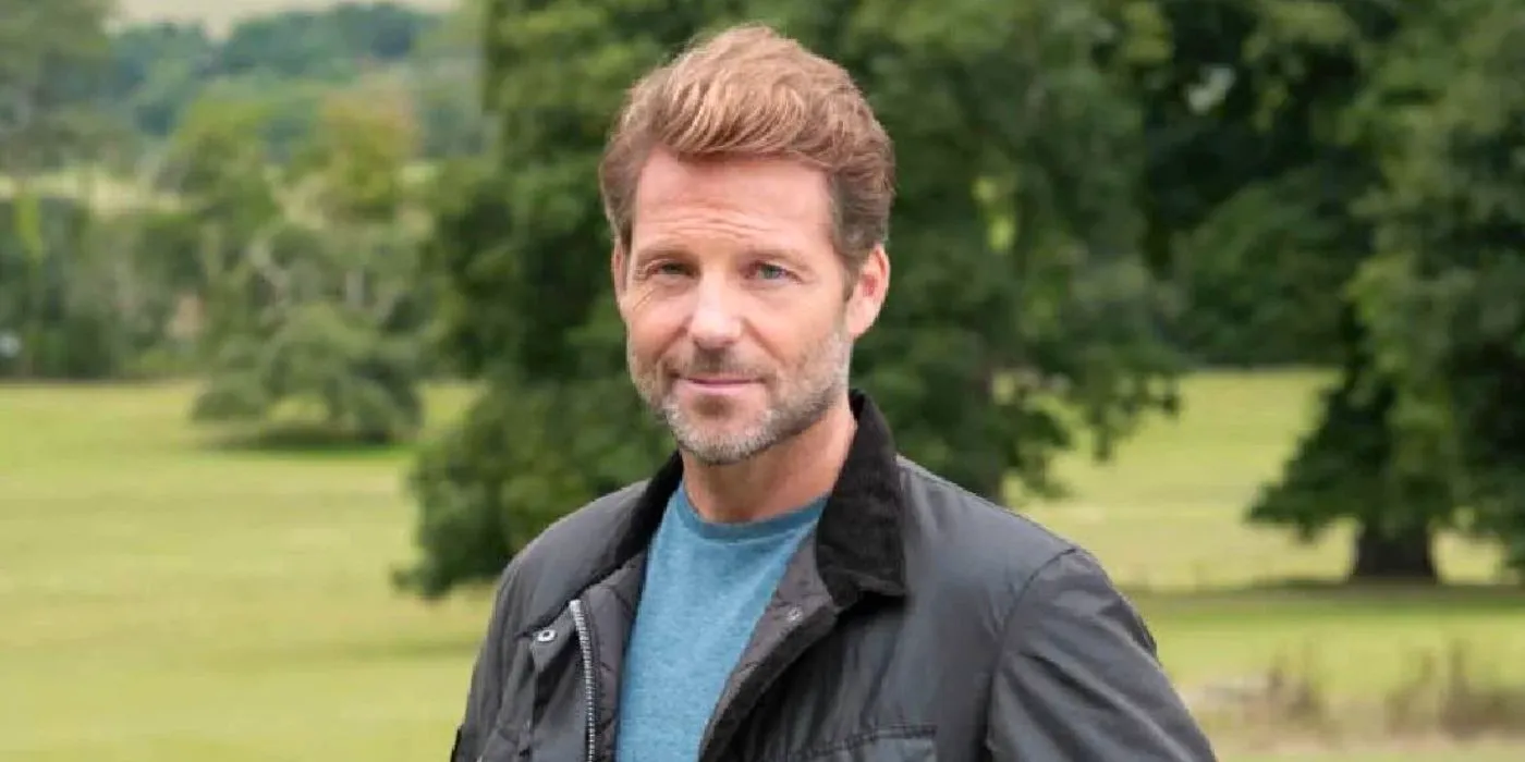 Archie Hughes (Jamie Bamber) smirkingin Beyond Paradise. Image