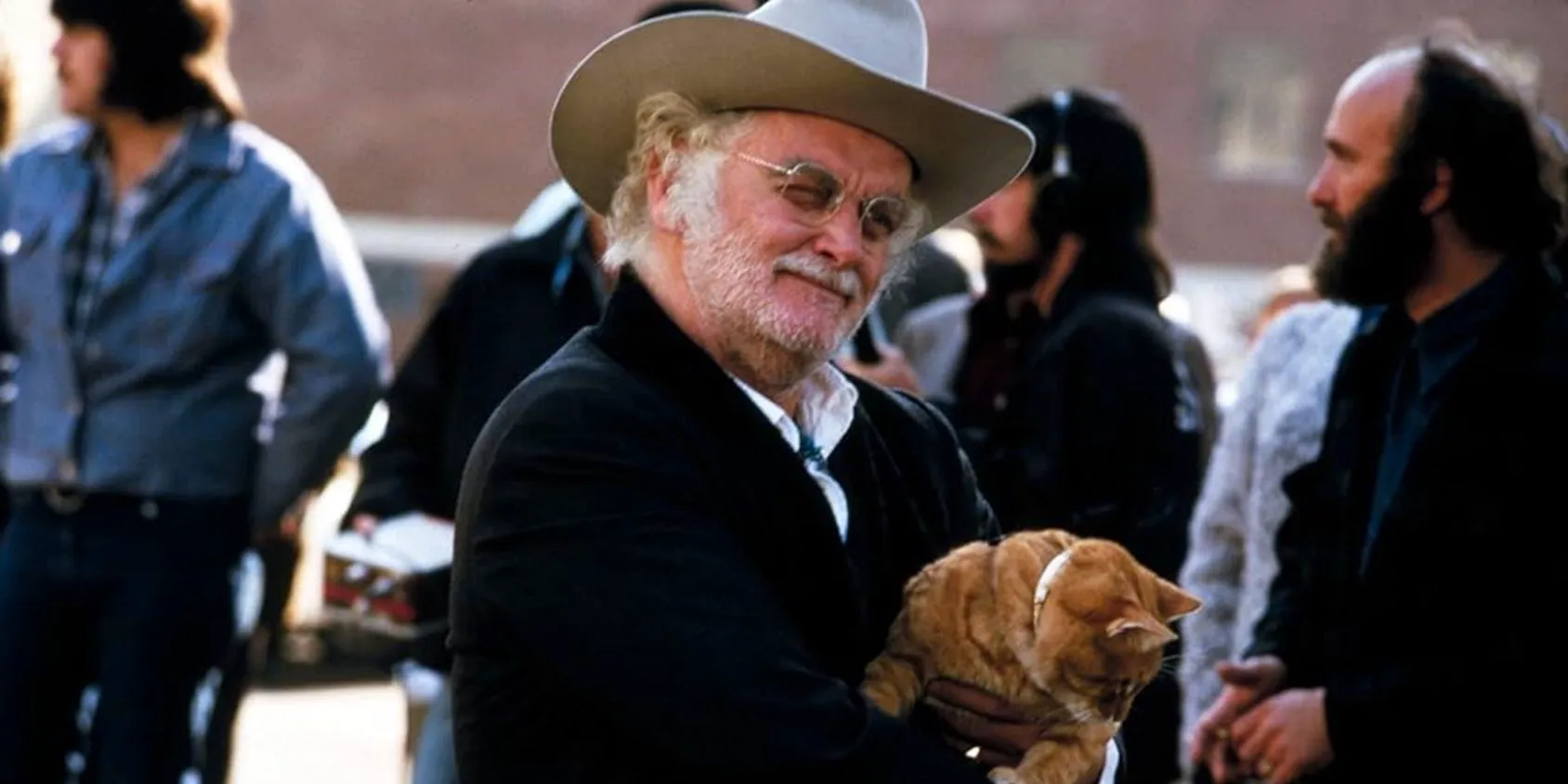 Art Carney holding a cat in Harry and Tonto Image