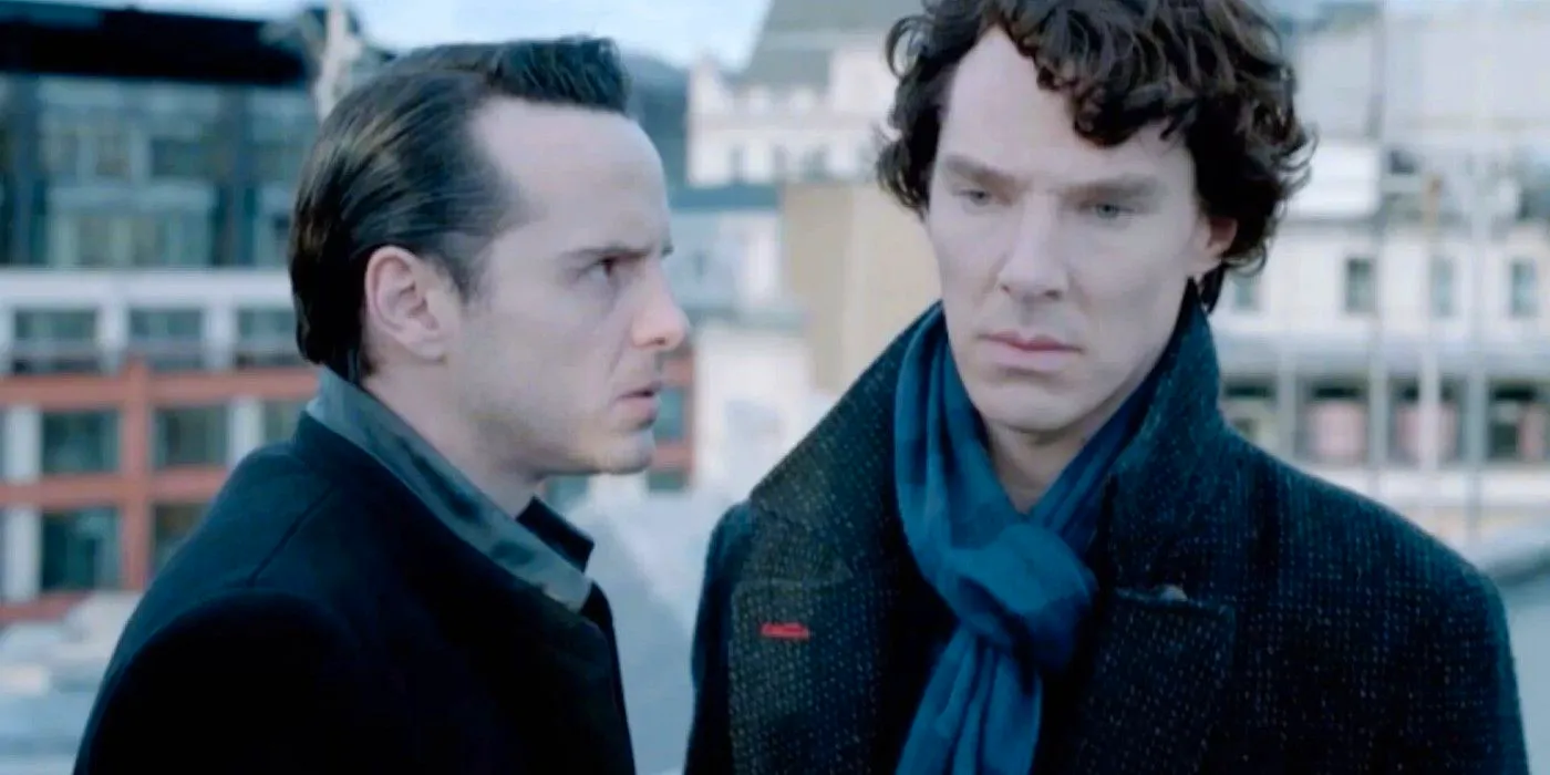 Benedict Cumberbatch as Sherlock Holmes and Andrew Scott as Moriarty on a roof in Sherlock. Image