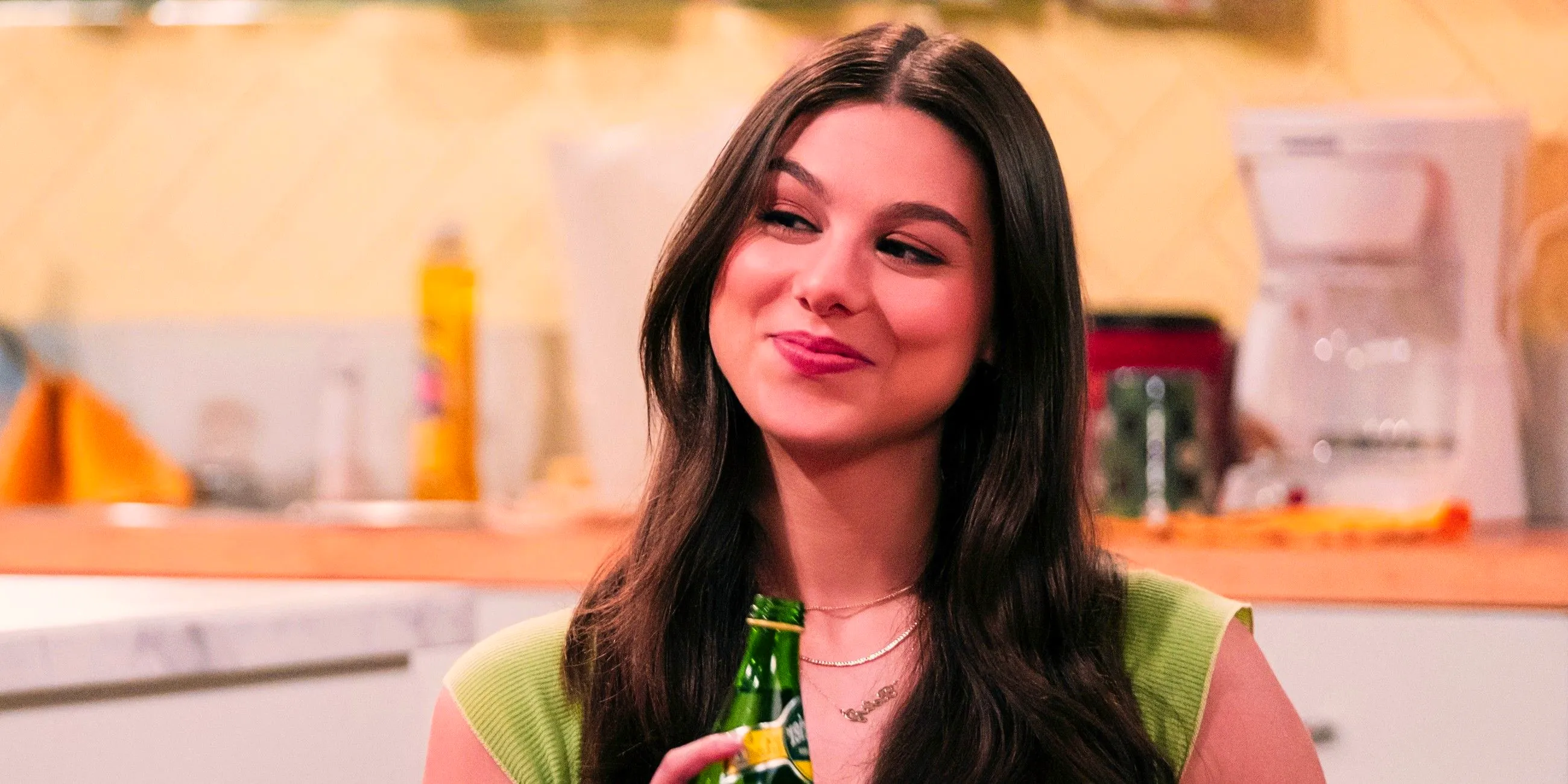 Betsy Kelso (Kira Kosarin) smiling with a drink in her hand in That '90s Show Image