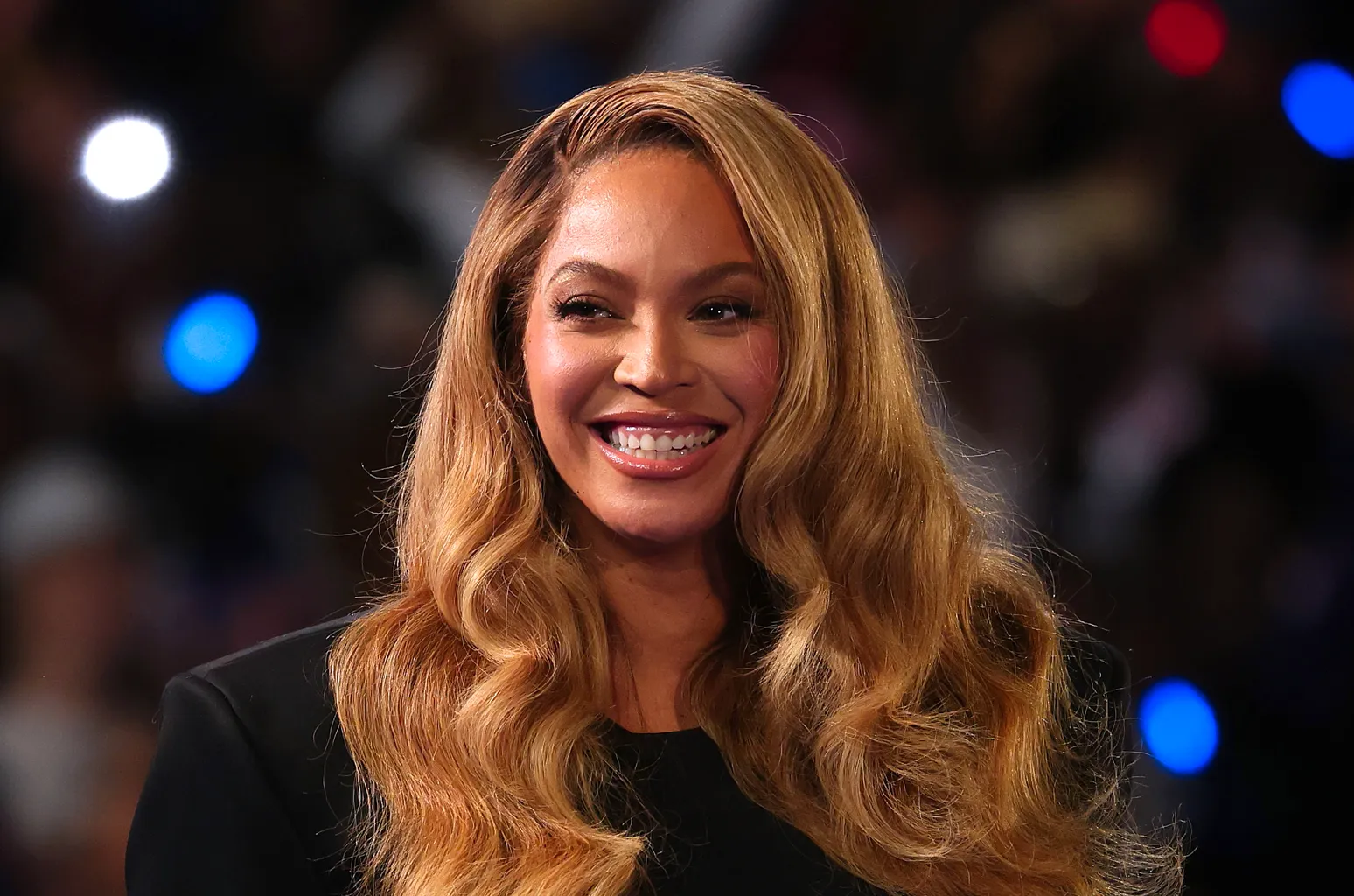 Beyoncé Can’t Say Enough Nice Things About Willie Nelson: ‘You Are One of Our National Treasures’ Image