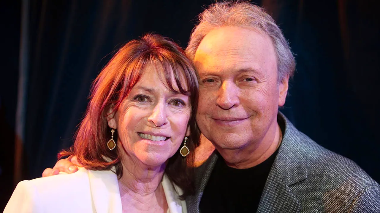 Billy Crystal says sharing one common goal led to 54-year marriage to ‘extraordinary’ wife Image