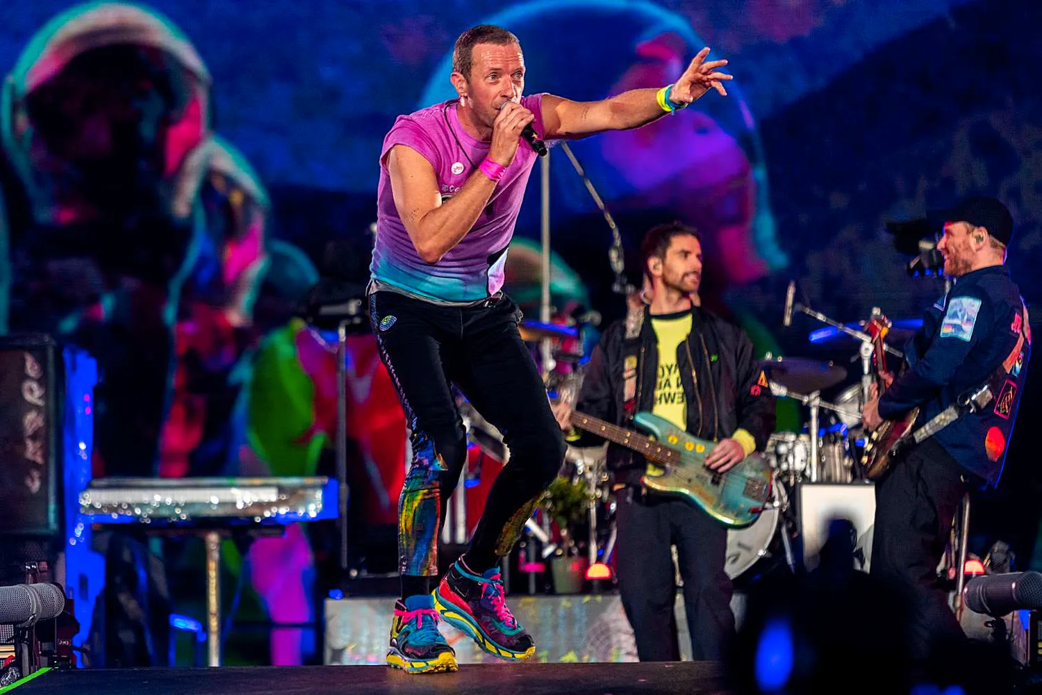 Coldplay's Chris Martin falls through stage trapdoor during concert Image