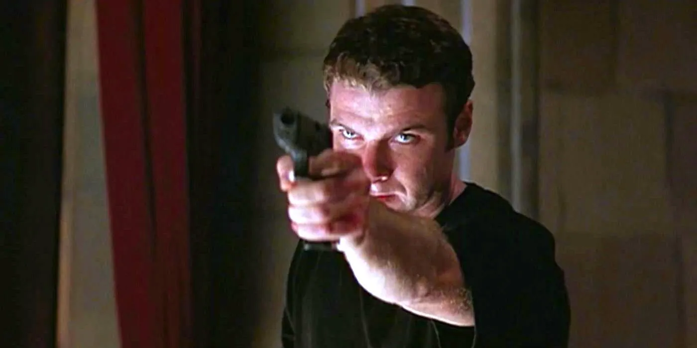 Cotton Weary (Liev Schreiber) holding up a gun in Scream 2 Image