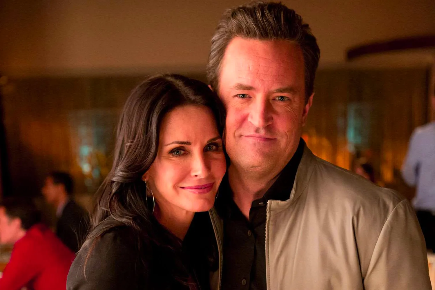 Courteney Cox honors Matthew Perry 1 year after his death Image