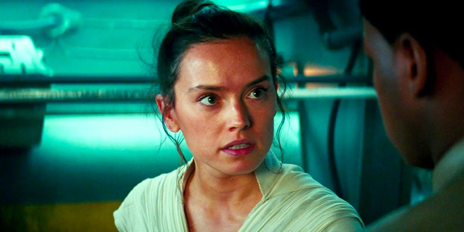 Daisy Ridley as Rey Skywalker talking to John Boyega's Finn in Star Wars Rise of Skywalker Image