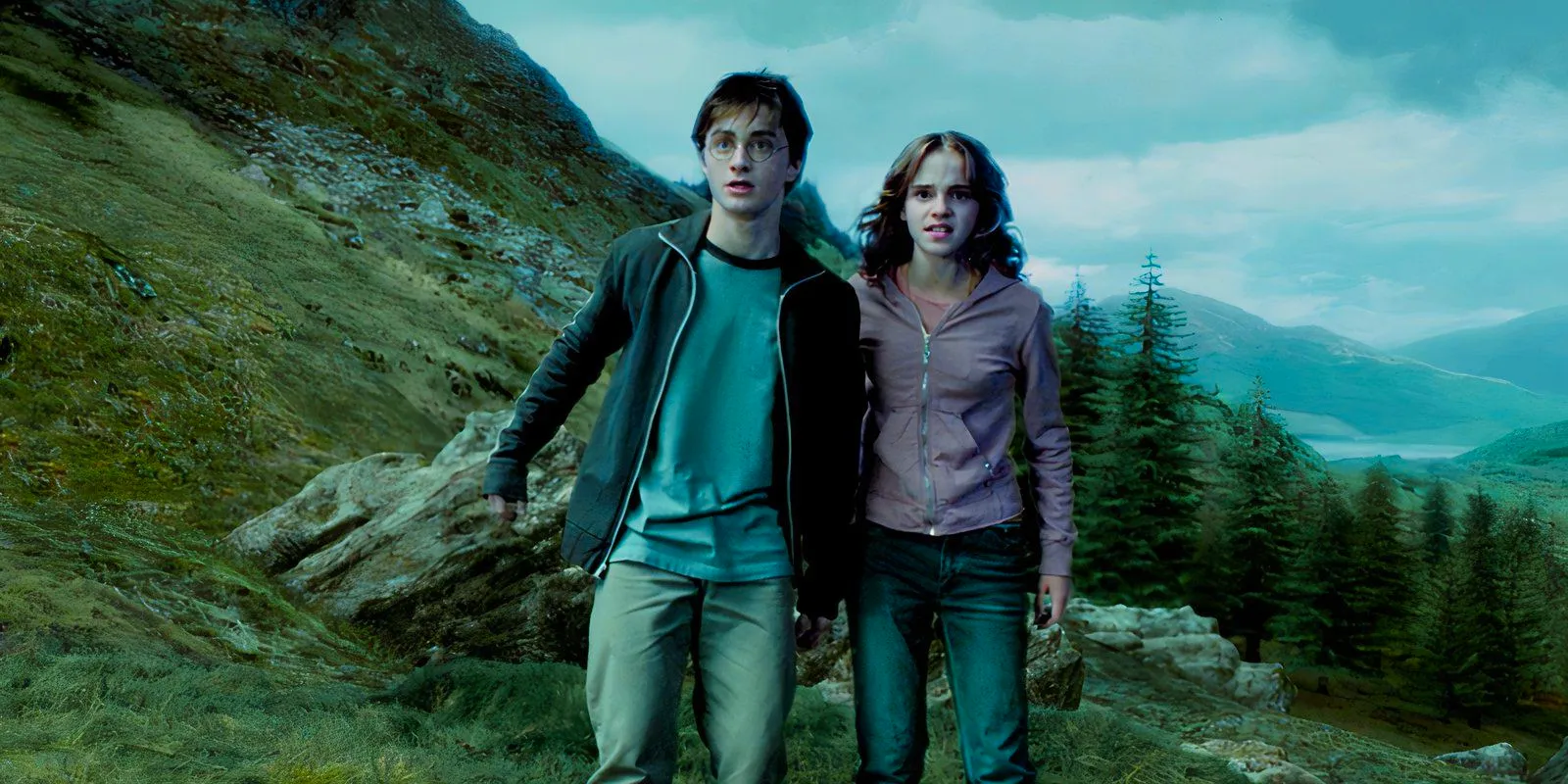 Daniel Radcliffe as Harry and Emma Watson as Hermione standing on the Hogwarts grounds looking worried in Harry Potter and the Prisoner of Azkaban Image