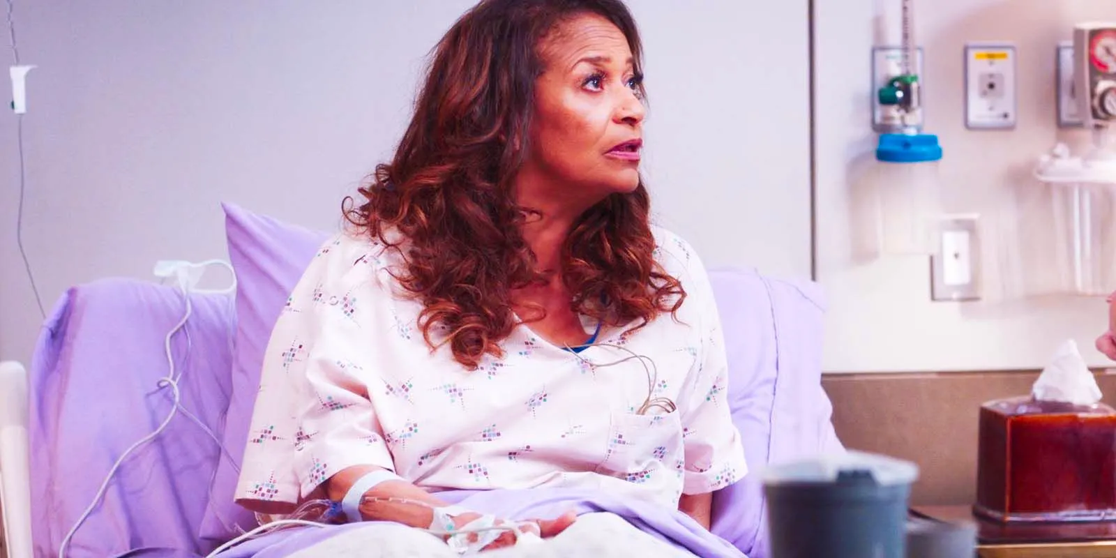 Debbie Allen as Catherine Fox in Grey's Anatomy season 21 episode 1-1 Image