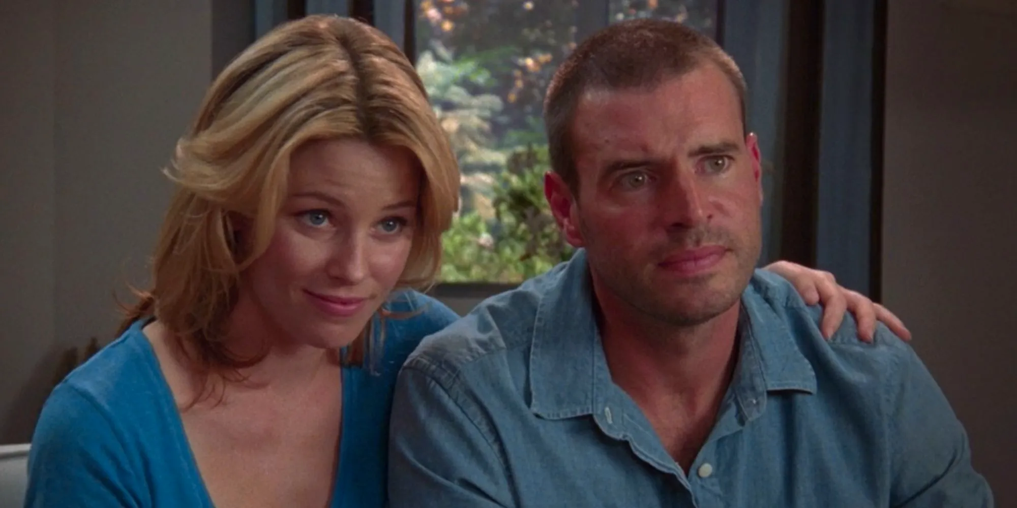 Elizabeth Banks as Kim Briggs in Scrubs with her arm around the shoulder of Scott Foley's Sean Kelly Image