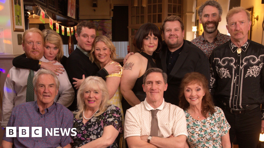 Gavin & Stacey Finale Explained: Cast Reunion, Fan Reactions & More image 3 