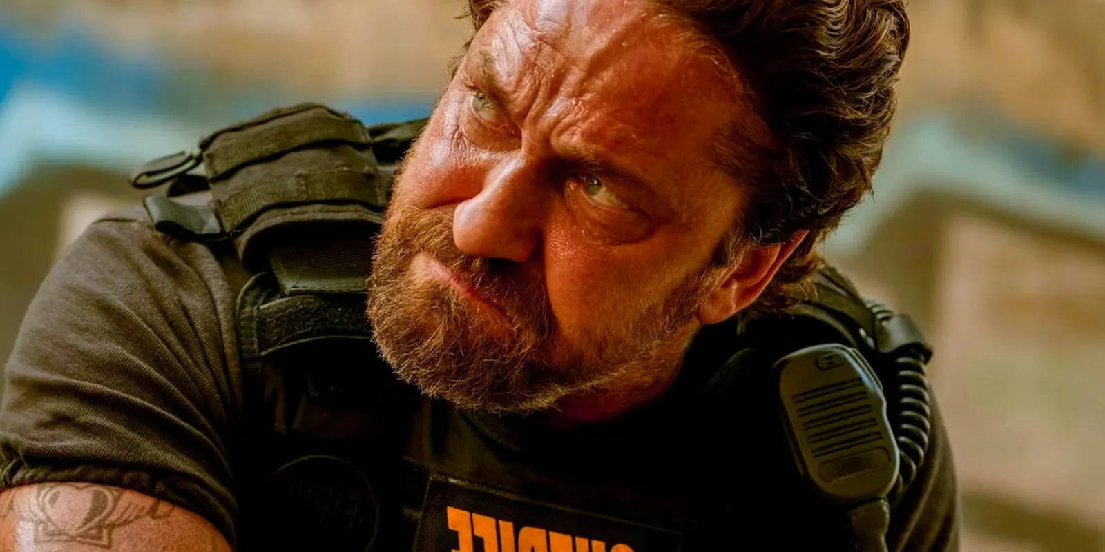 Gerard Butler as Big Nick strains in anger in Den of Thieves Image