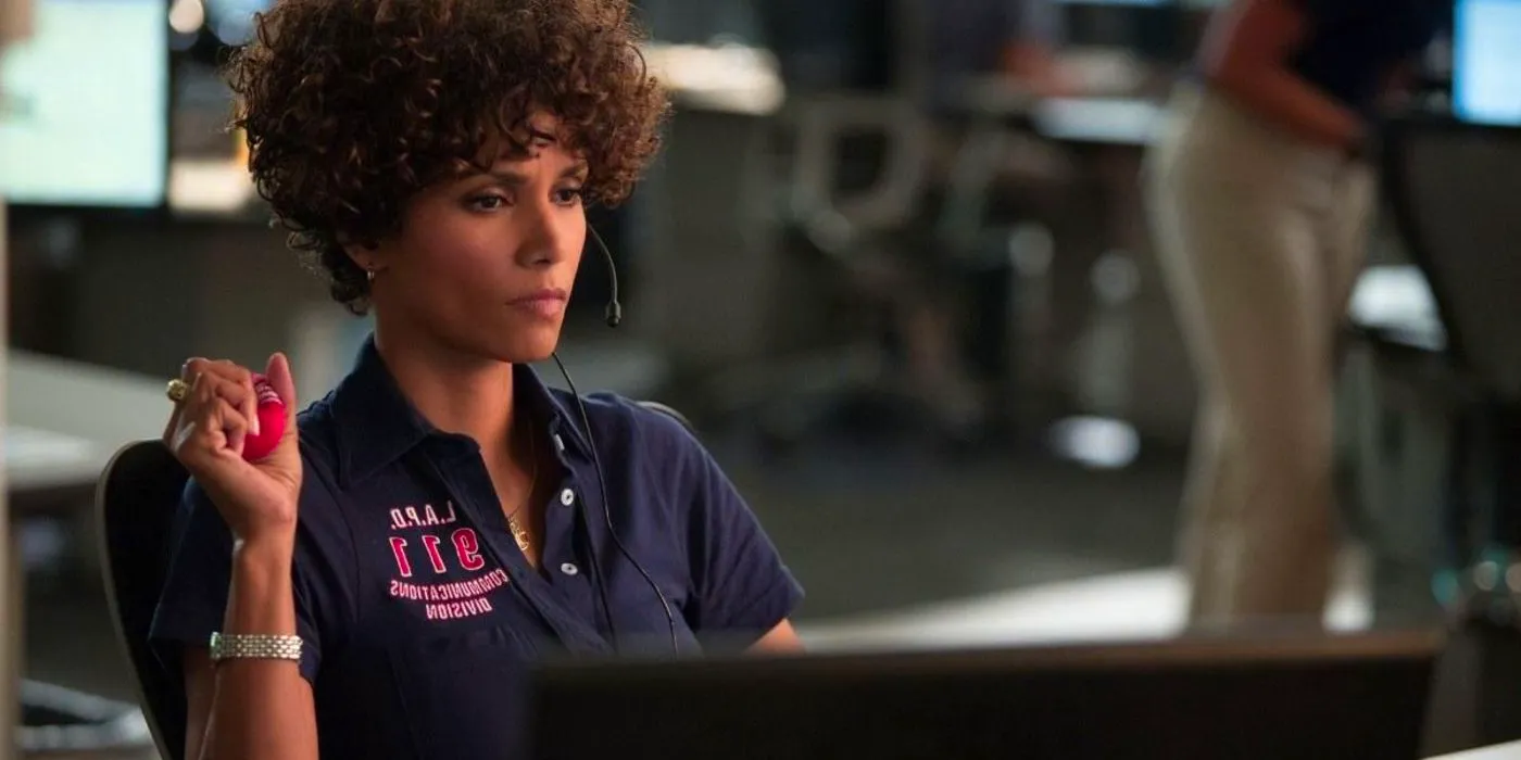 Halle Berry as Jordan looking at her computer monitor in The Call. Image