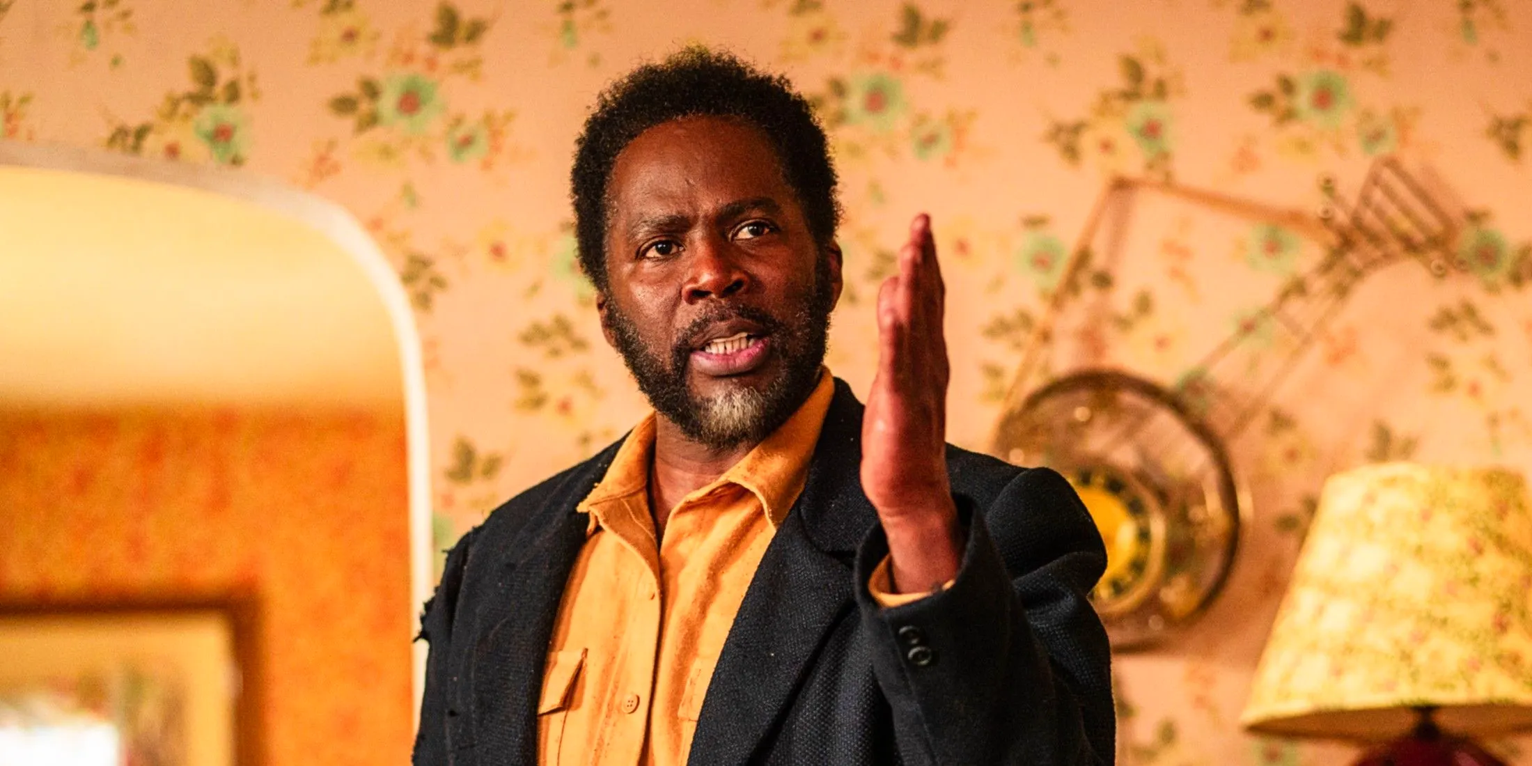 Harold Perrineau as Boyd talking with his hand pointing forward in From season 3 Image