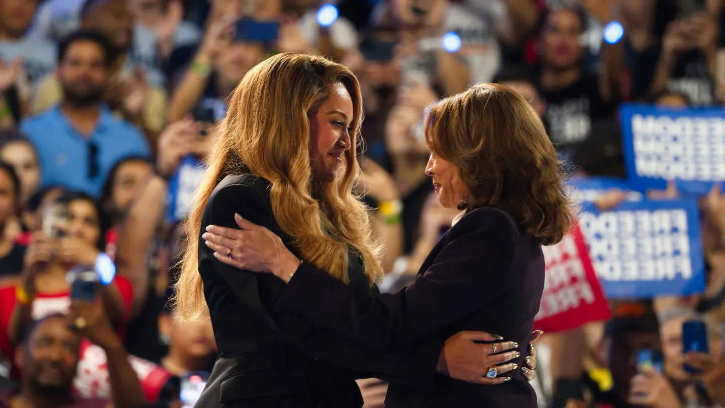 Harris and Beyoncé ignite a Houston rally with a double-barreled argument against Trump Image