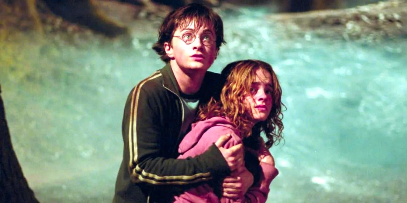 Harry (Daniel Radcliffe) Holding Hermione (Emma Watson) protectively in Harry Potter and the Prisoner of Azkaban Image