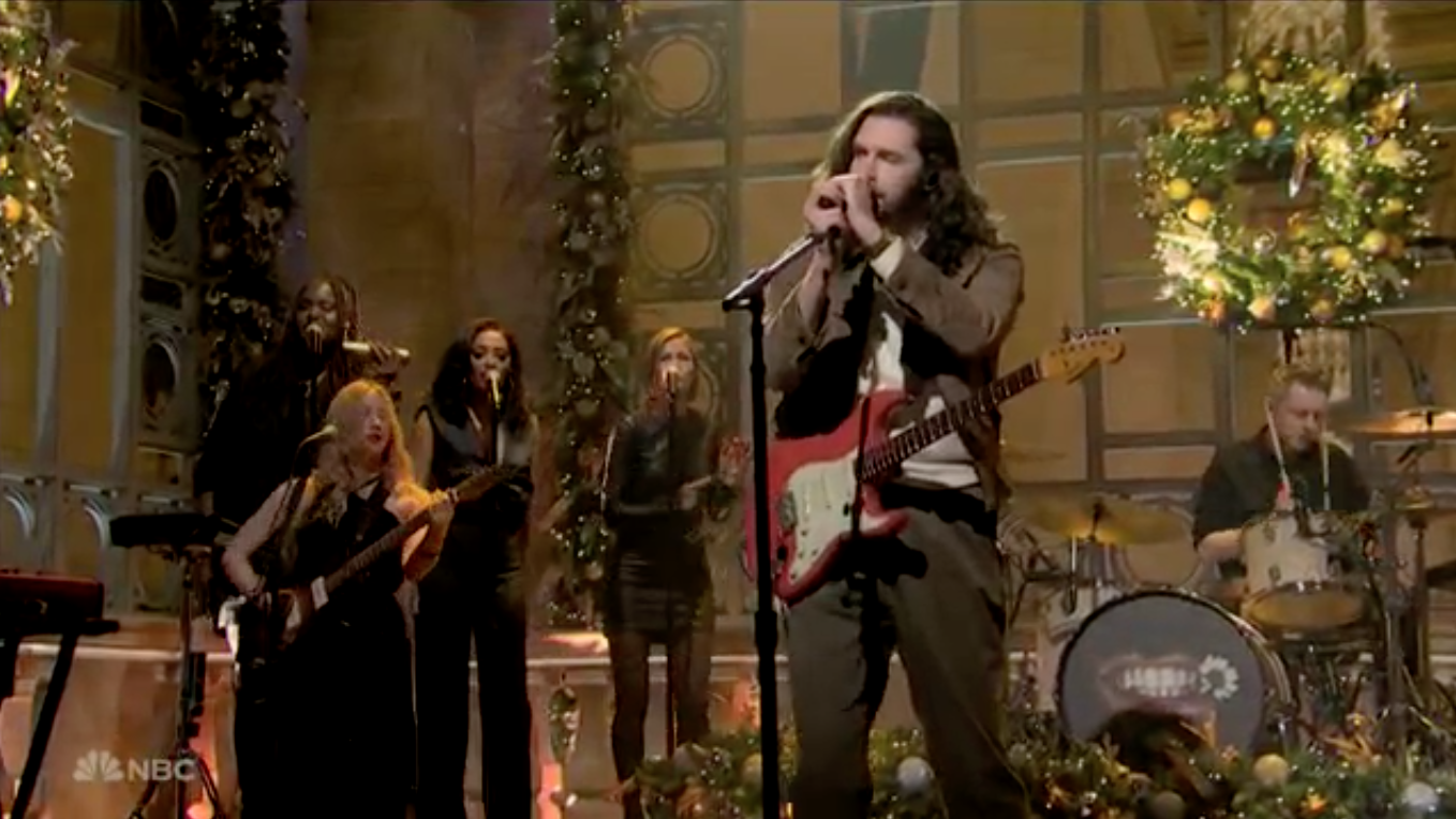 Hozier SNL: 'Too Sweet' Performance, 'Fairytale of New York' Cover & More! image 3 