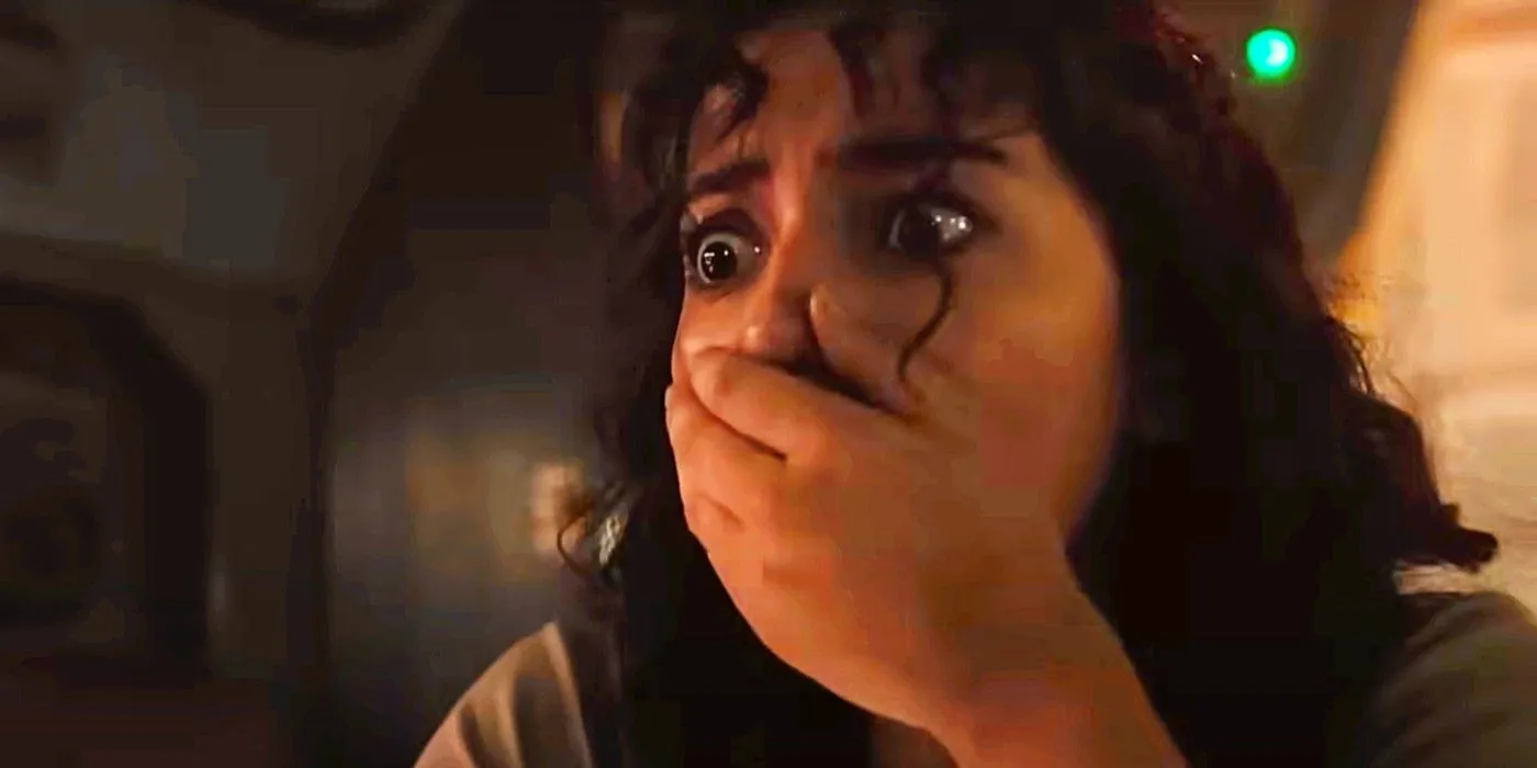 Isabela Merced with her hand to her mouth, looking shocked and horrified in Alien: Romulus Image