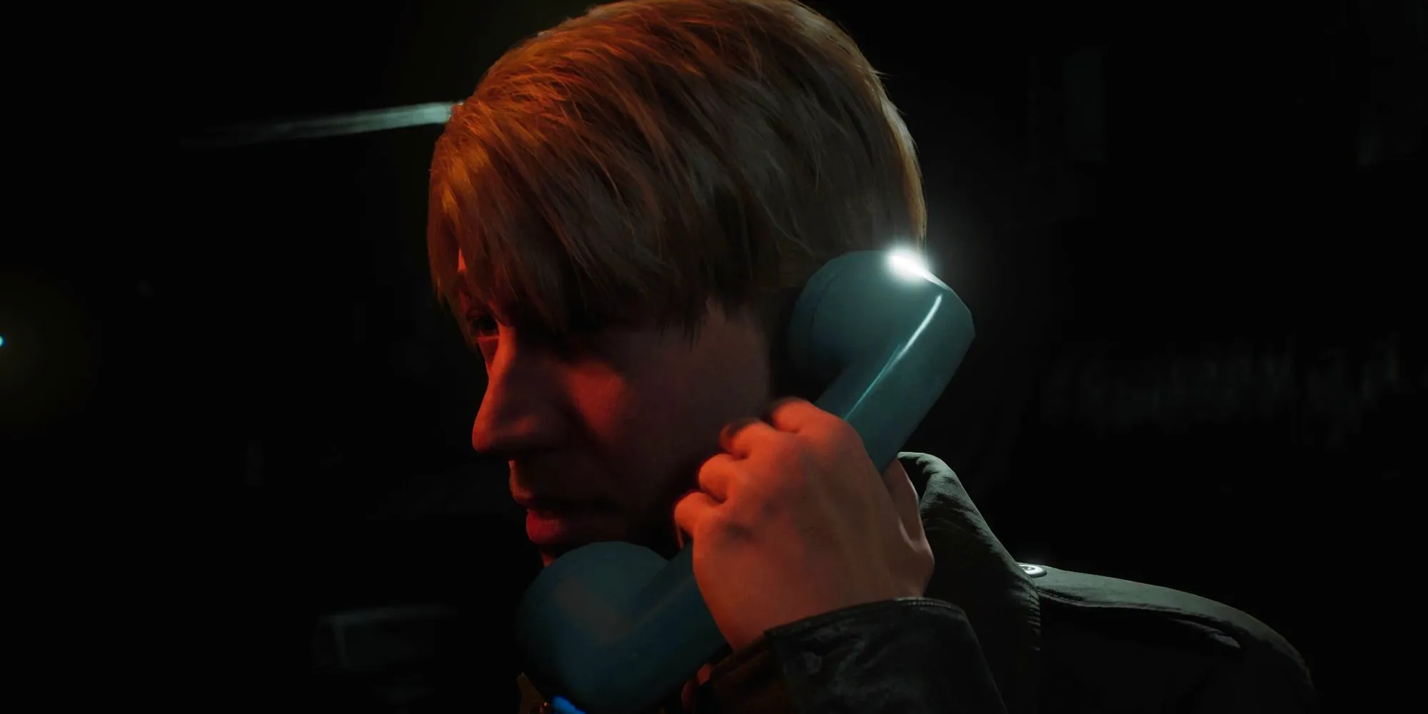 James answers a payphone in a screnshot from the Silent Hill 2 remake. Image