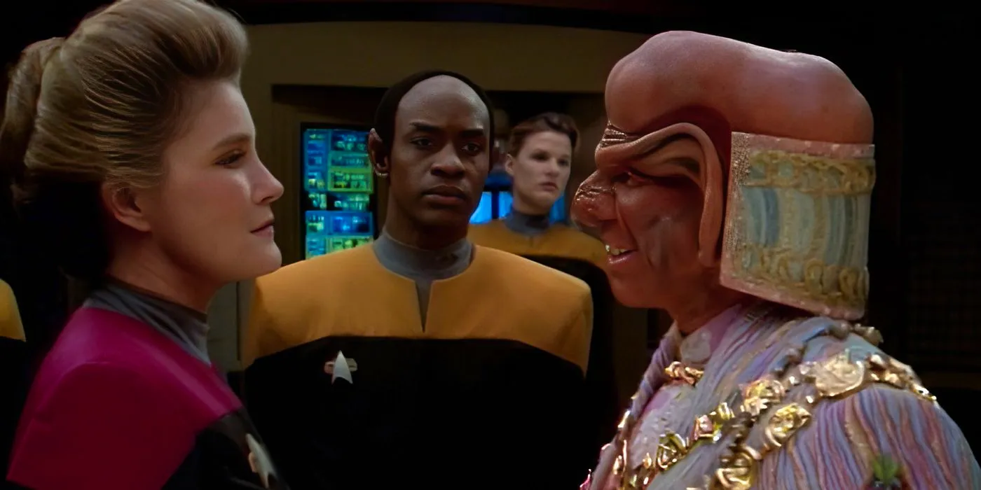 Janeway and Tuvok talk to Ferengi in Voyager False Profits Image