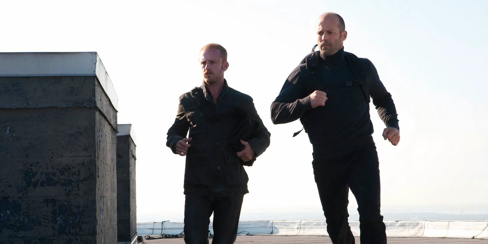 Jason Statham as Arthur Bishop and Ben Foster as Steve McKenna running in The Mechanic Image