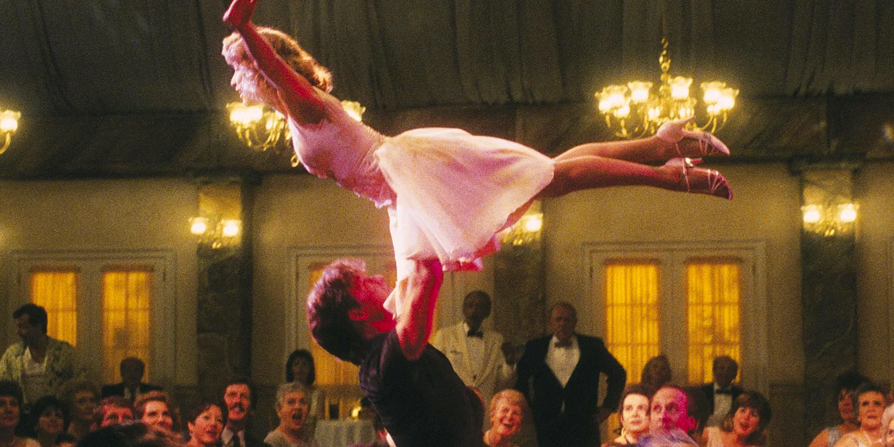 Johnny lifts Baby during their final dance in Dirty Dancing Image