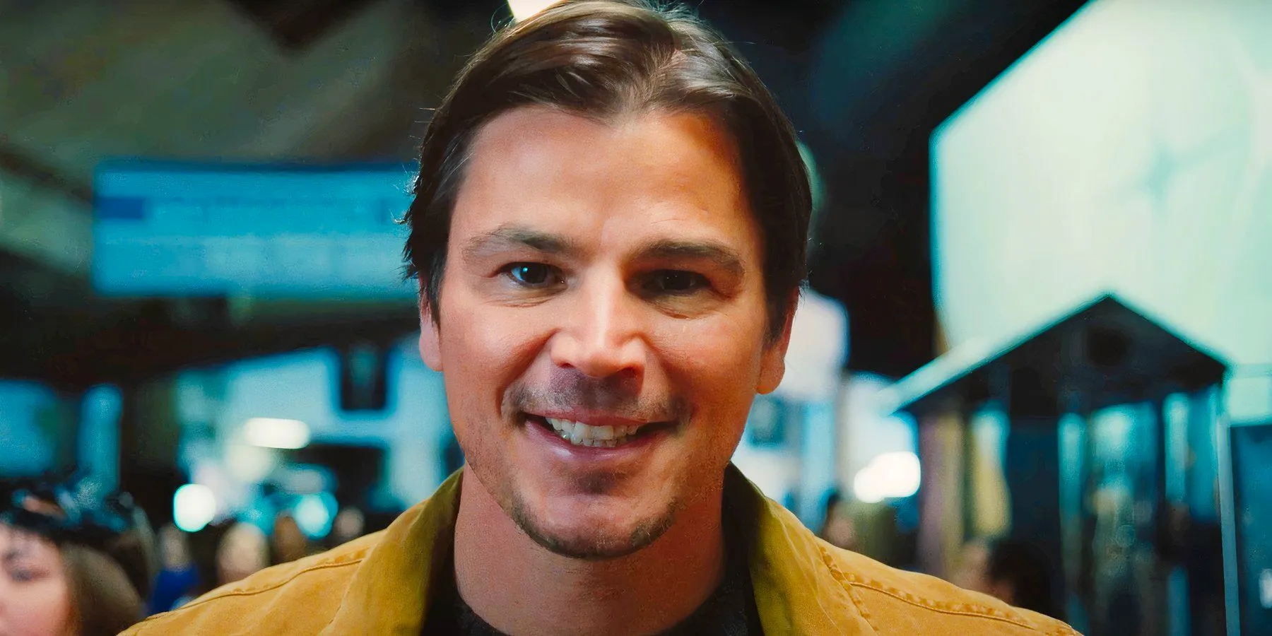 Josh Hartnett smiling in Trap Image