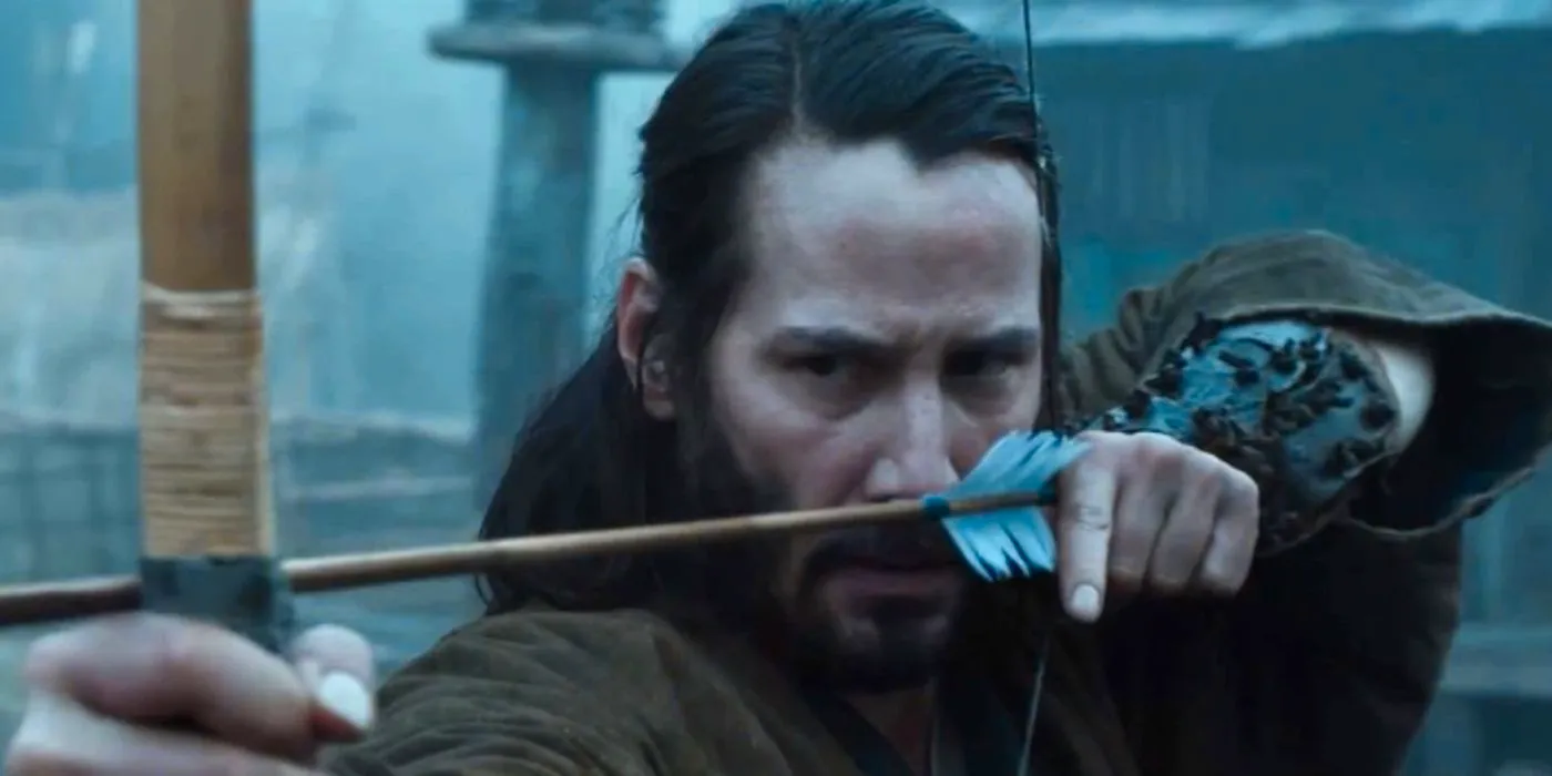 Kai (Keanu Reeves) firing a bow and arrow as Kai in 47 Ronin Image