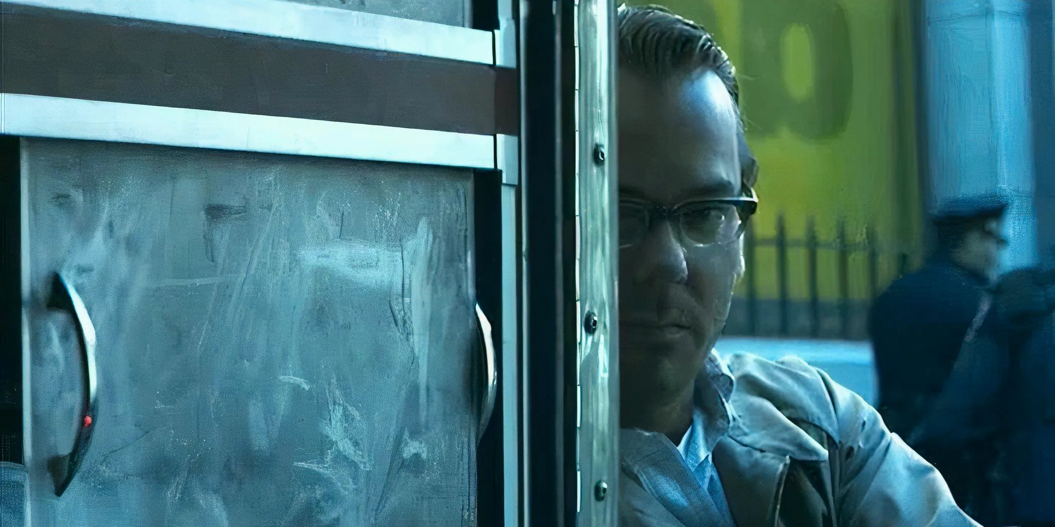 Kiefer Sutherland creepily peers around the corner.  Image