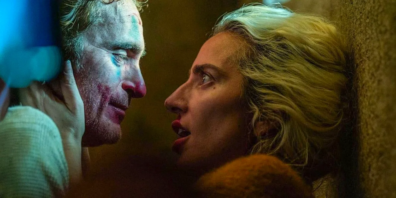 Lee Quinzel/Harley Quinn (Lady Gaga) and Arthur Fleck/Joker (Joaquin Phoenix) looking into each other's eyes with passion in Joker: Folie à Deux Image