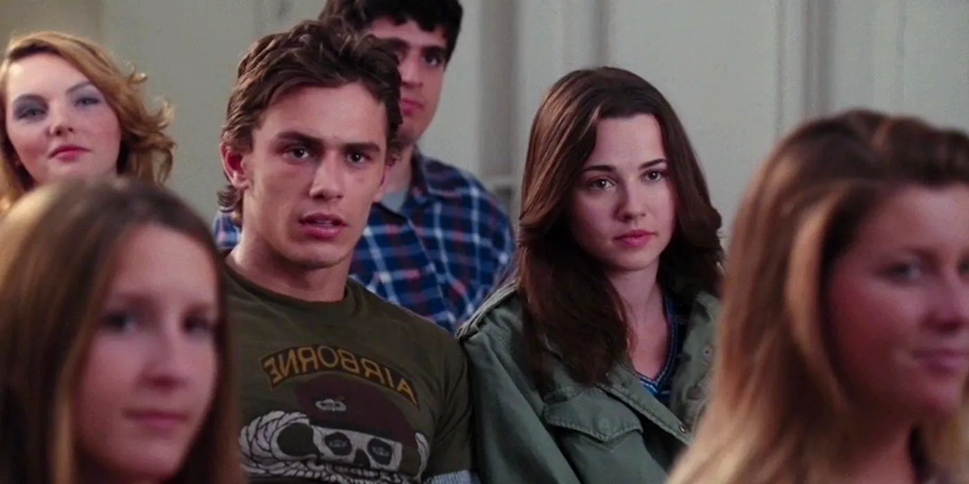 Lindsay and Daniel sitting together in Freaks and Geeks. Image