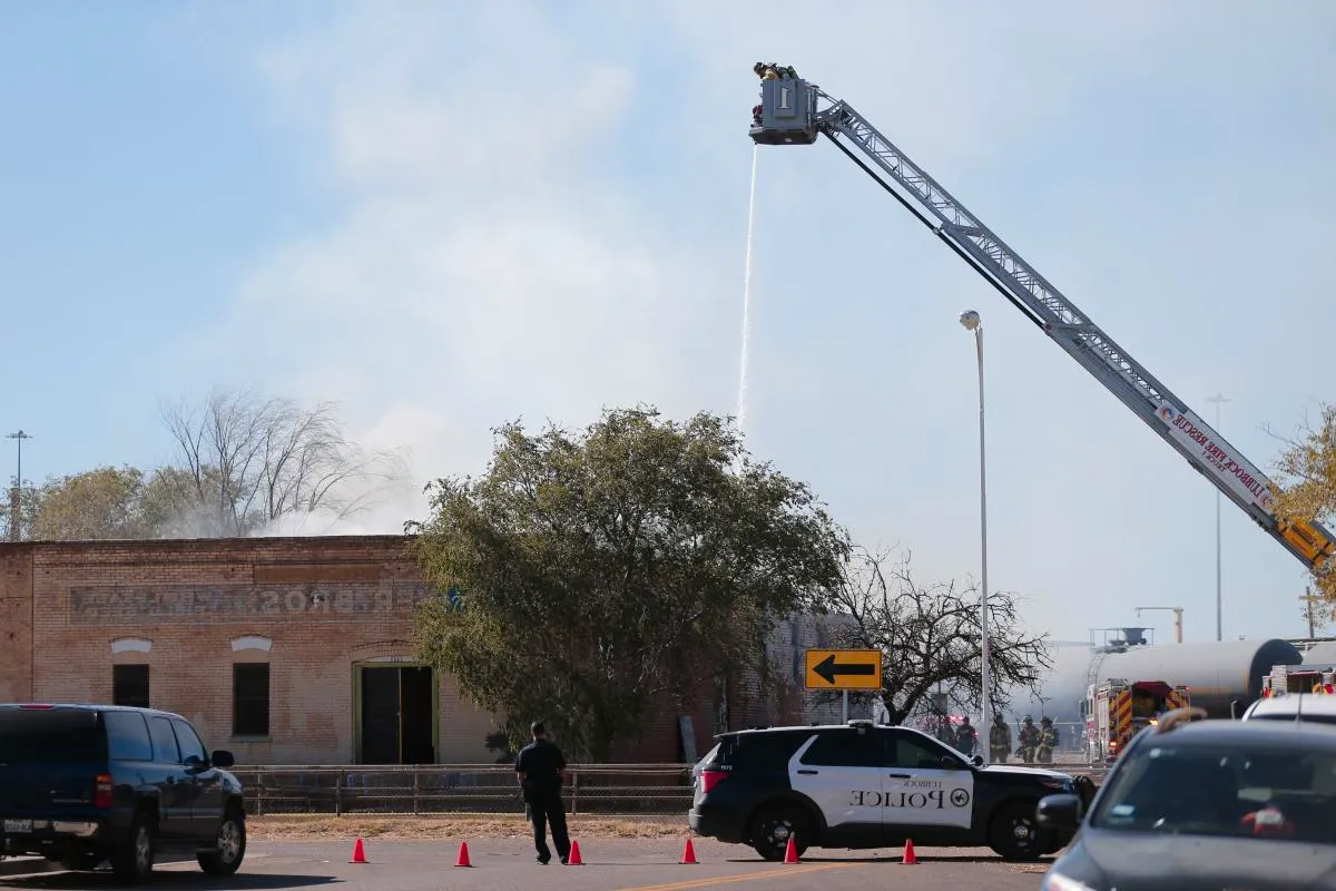 Lubbock Fire Rescue crews responding to downtown fire, cause remains unknown Image