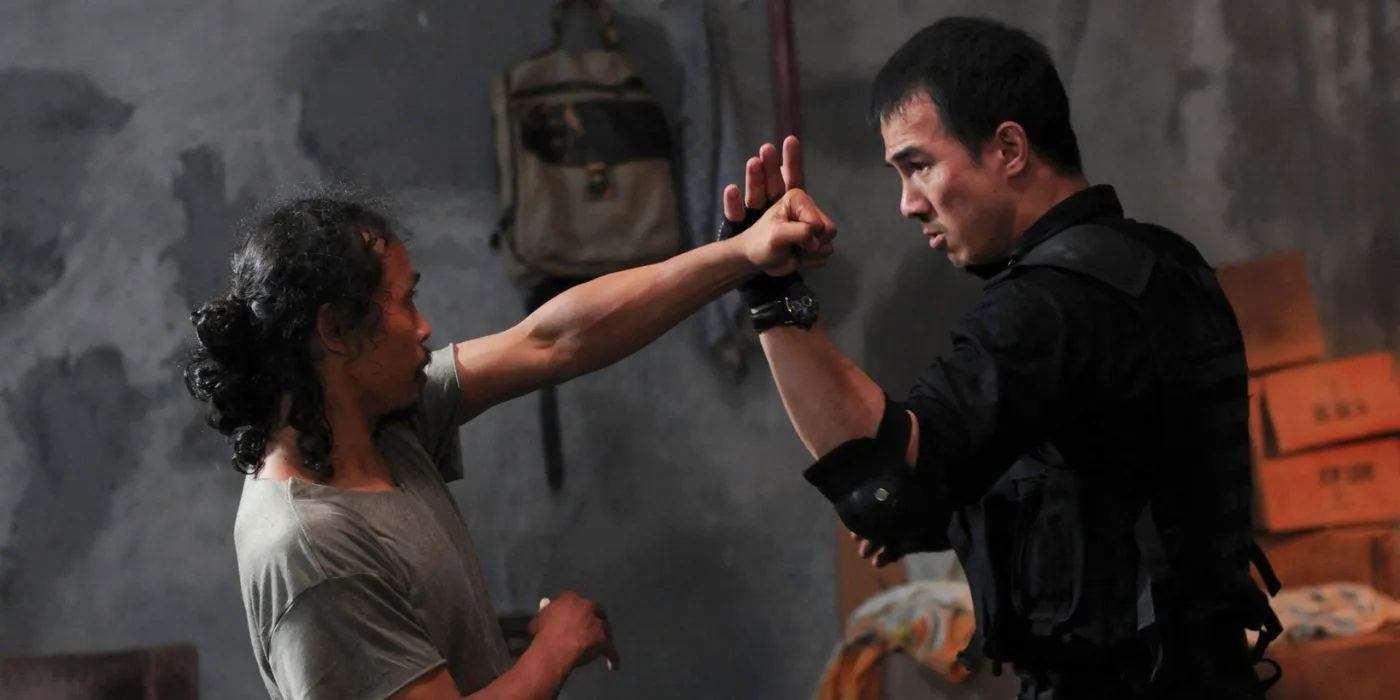 Mad Dog fighting Jaka in The Raid: Redemption  Image