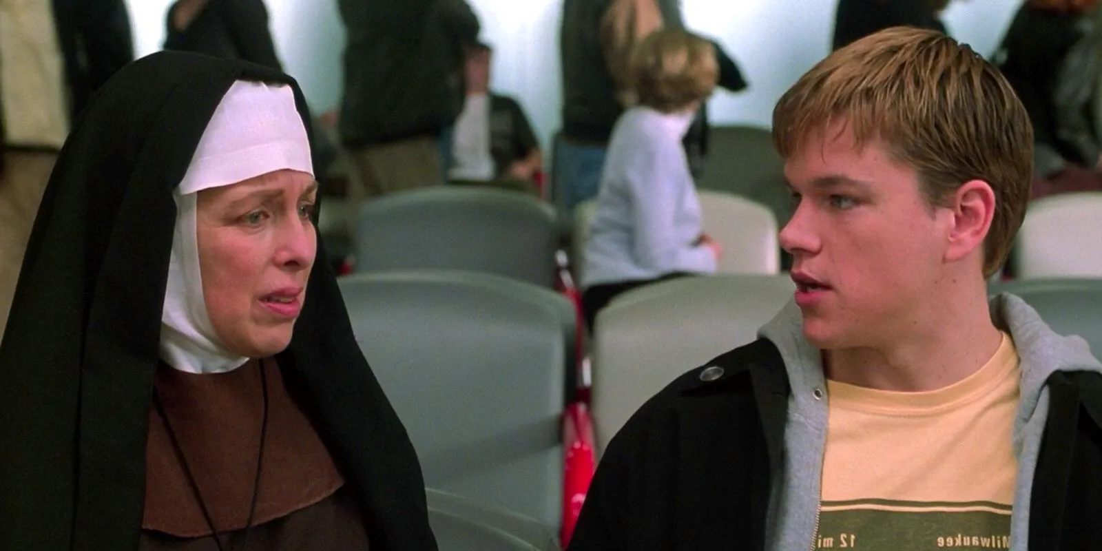 Matt Damon talks to Betty Aberlin in Dogma Image