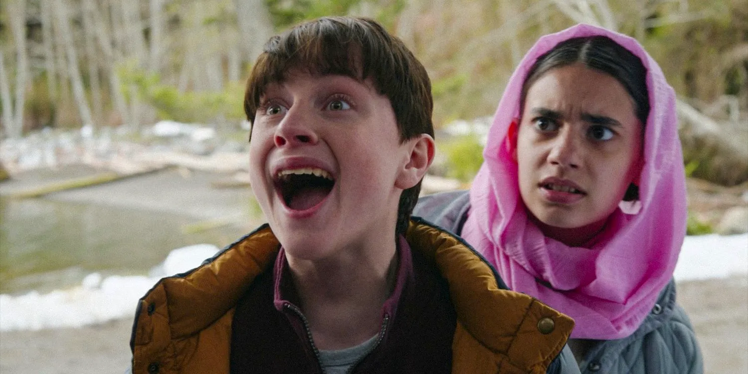 Max Hawthorne looking very scared with Sahar in the back looking worried in Resident Alien season 3 episode 8 Image