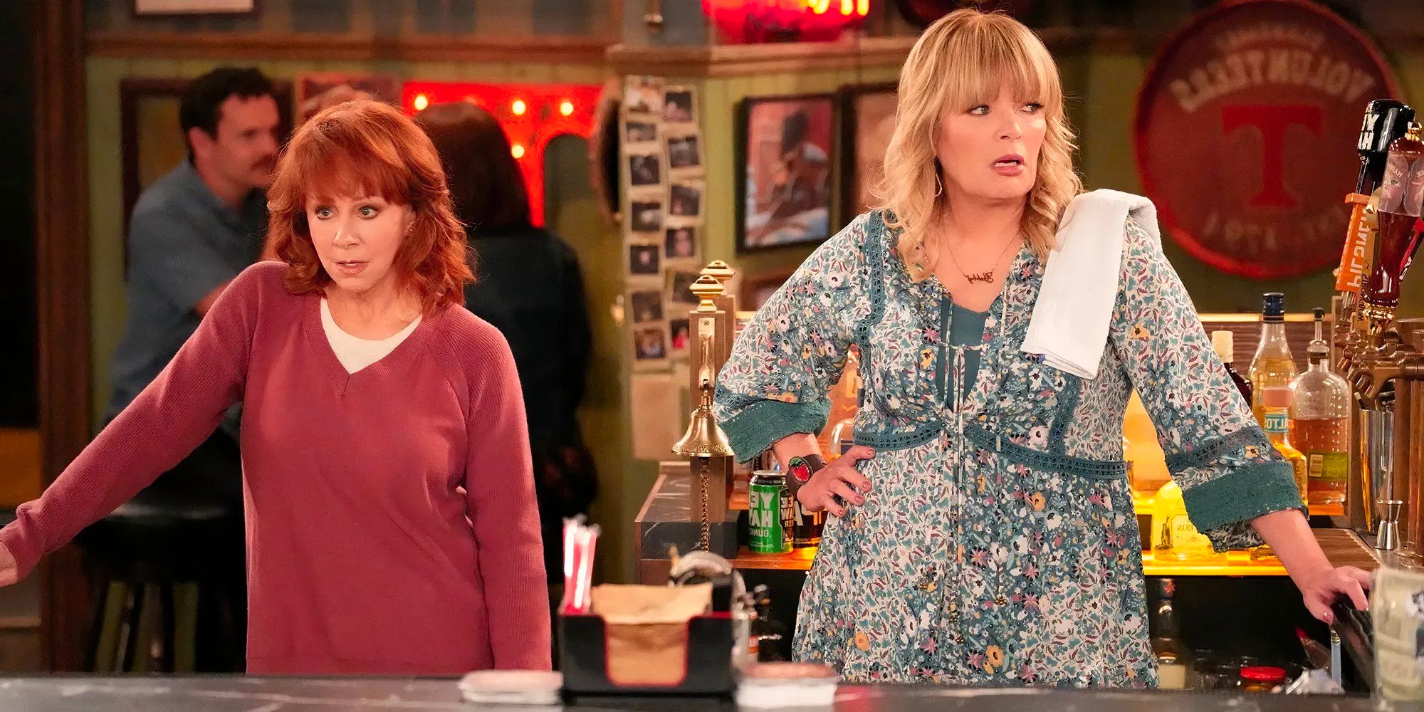 Melissa Peterman & Reba McEntire in Happy's Place Image