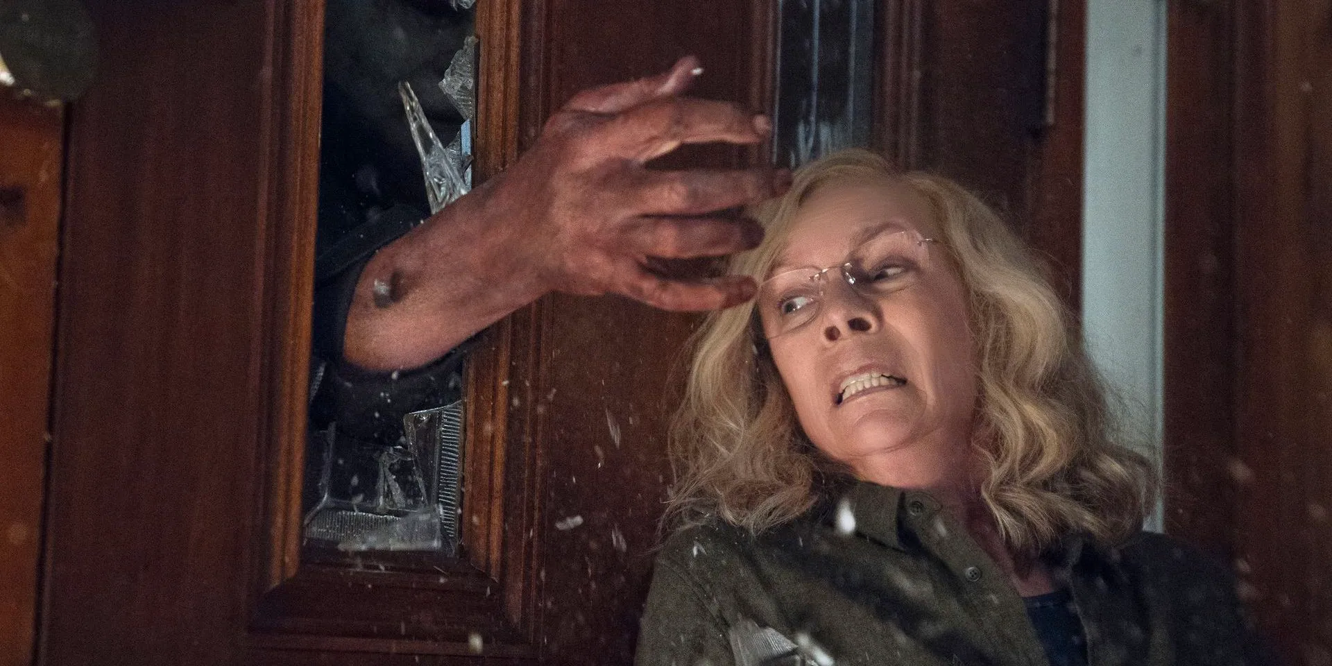 Michael attacks Laurie in Halloween (2018) Image