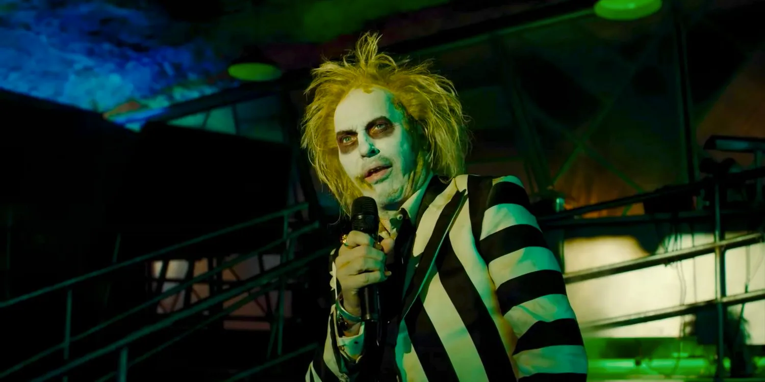 Michael Keaton as Beetlejuice telling his story with Delores on the microphone in Beetlejuice Beetlejuice Image