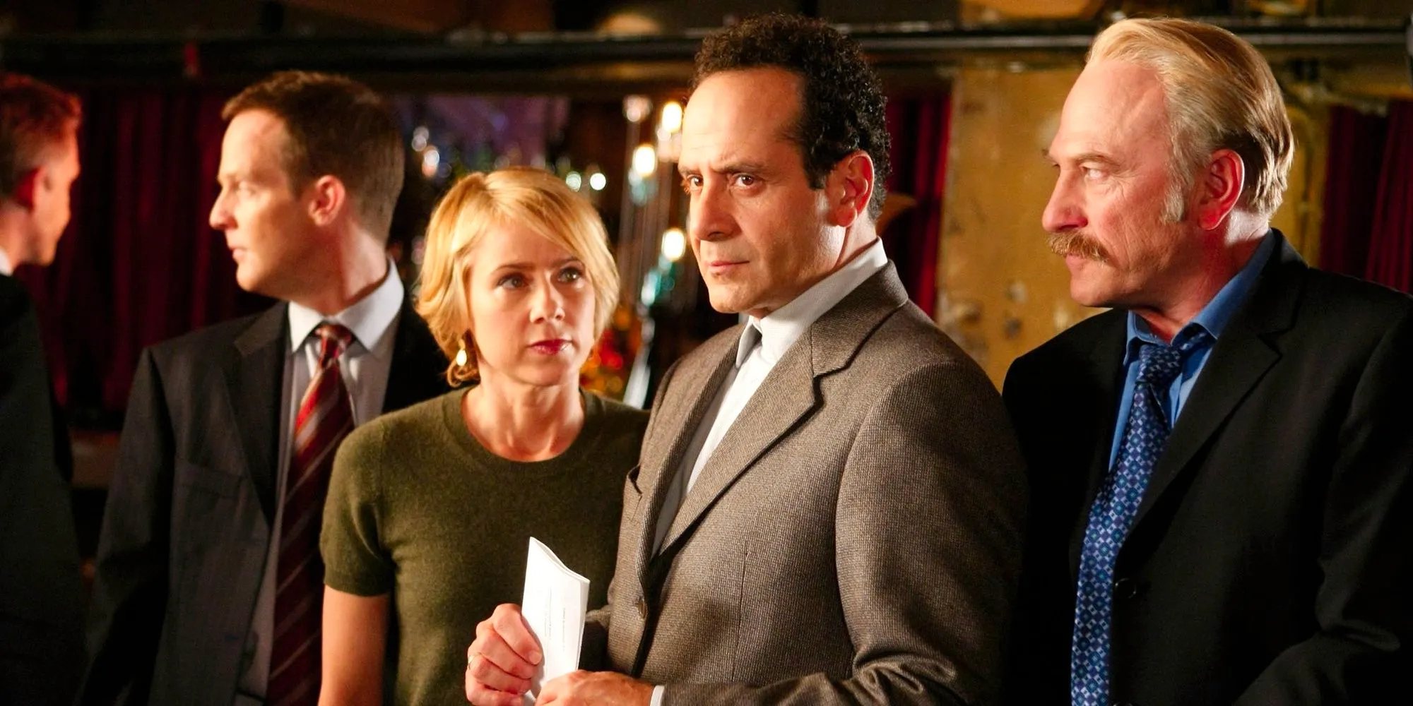 Monk (Tony Shalhoub), Natalie, Randy and Captain Stottlemeyer looking off camera in Monk Image