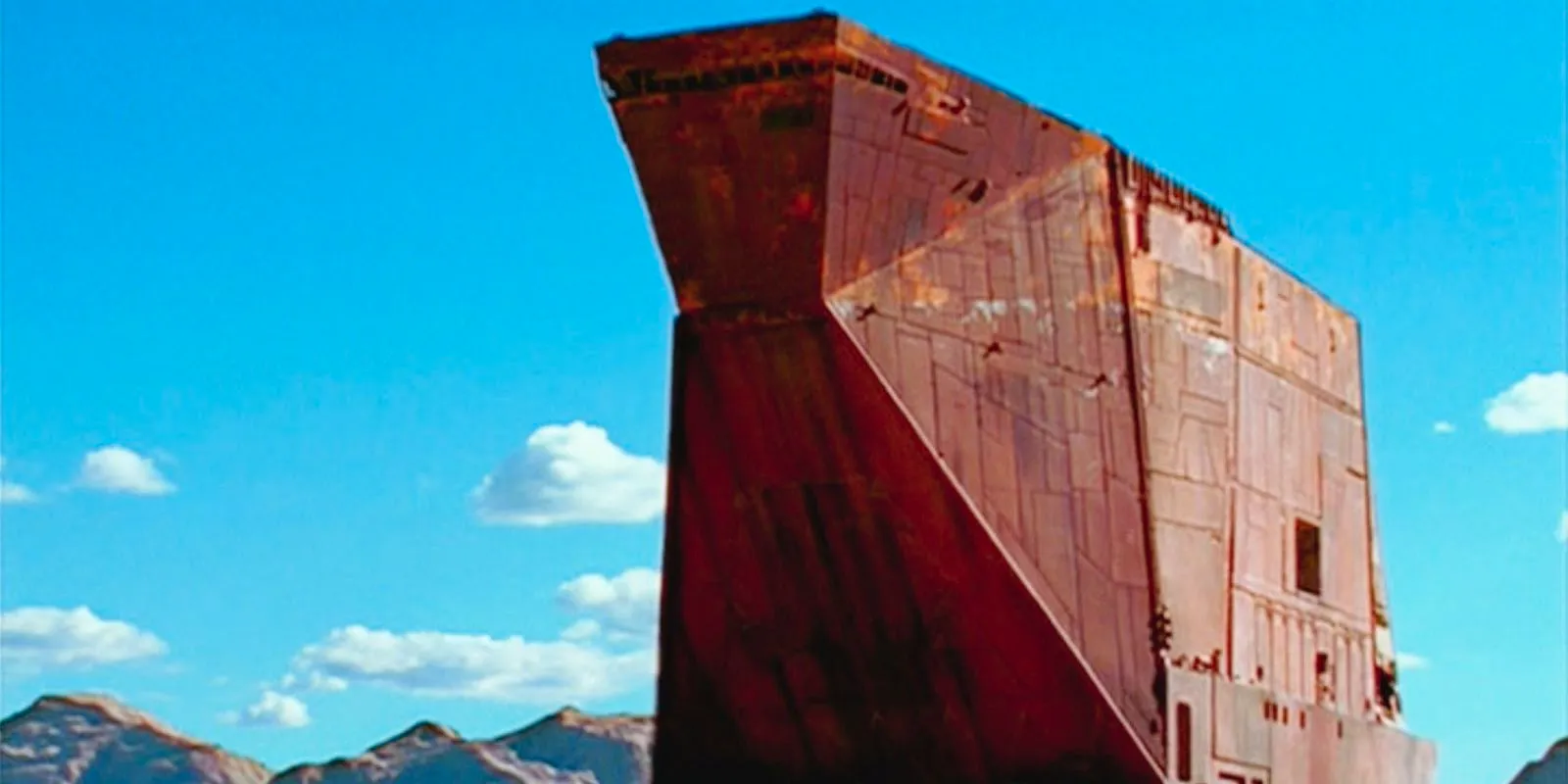 New shot of the Jawa sandcrawler on Tatooine in the Special Edition of Star Wars: Episode IV - A New Hope. Image