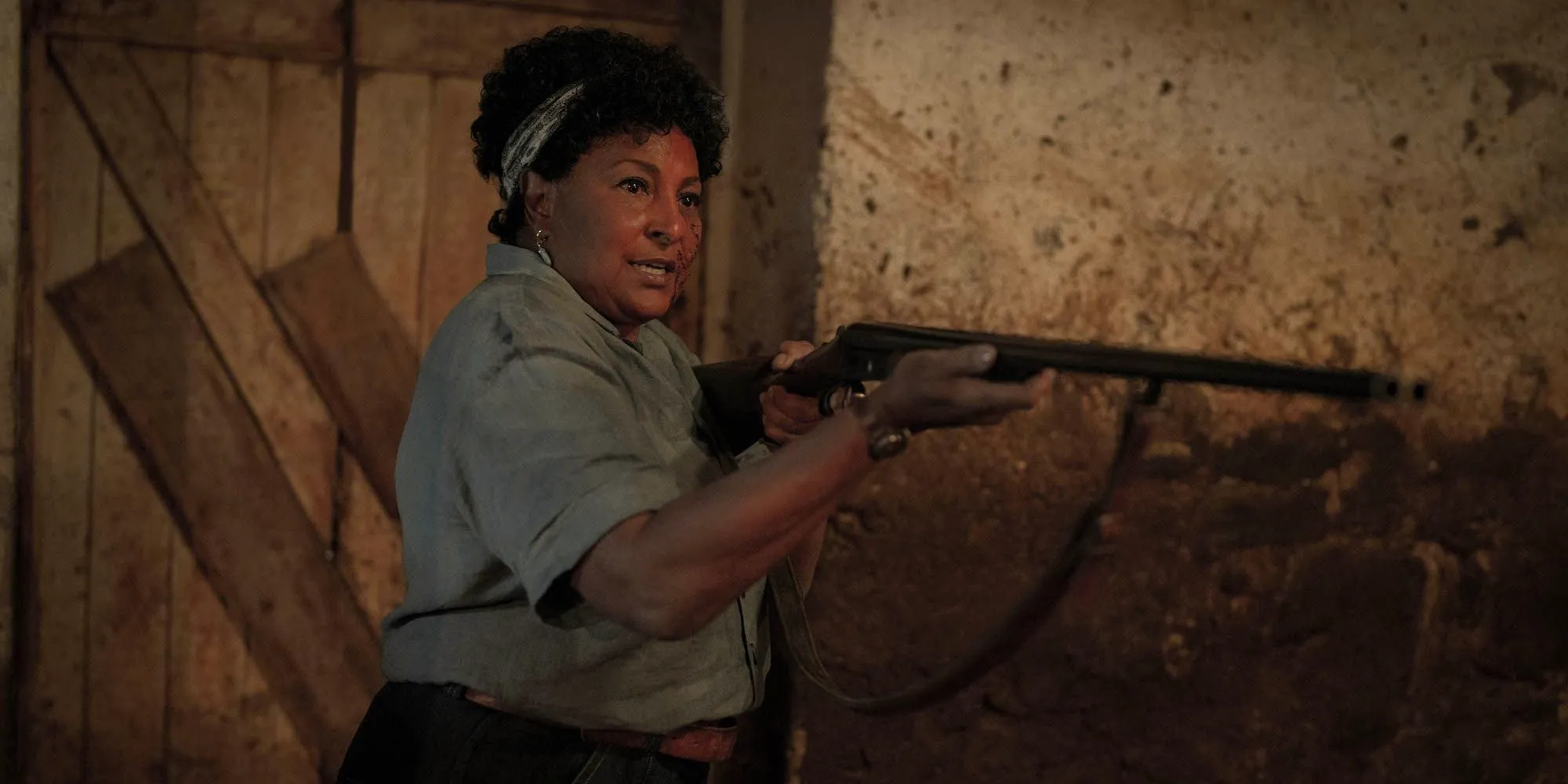 Pam Grier holding a shotgun as Marjorie Washburn in Pet Sematary: Bloodlines. Image