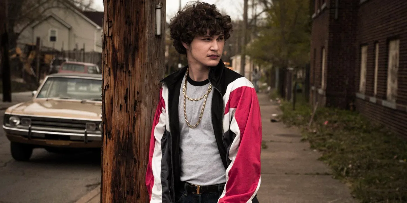 Richard Wershe Jr. (Richie Merritt) standing on a street corner in White Boy Rick. Image