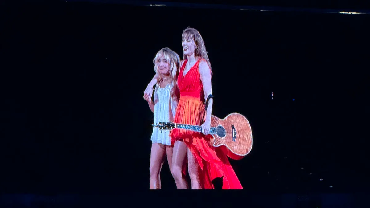 Sabrina Carpenter joins Taylor Swift onstage in New Orleans on her one night off Image