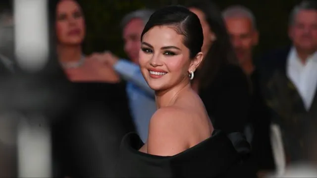 Selena Gomez Is Bold & Beautiful in a Black Strapless Gown Image