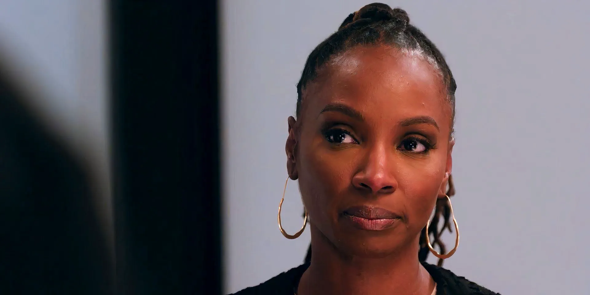 Shanola Hampton as Gabi listening in Found season 2 Image